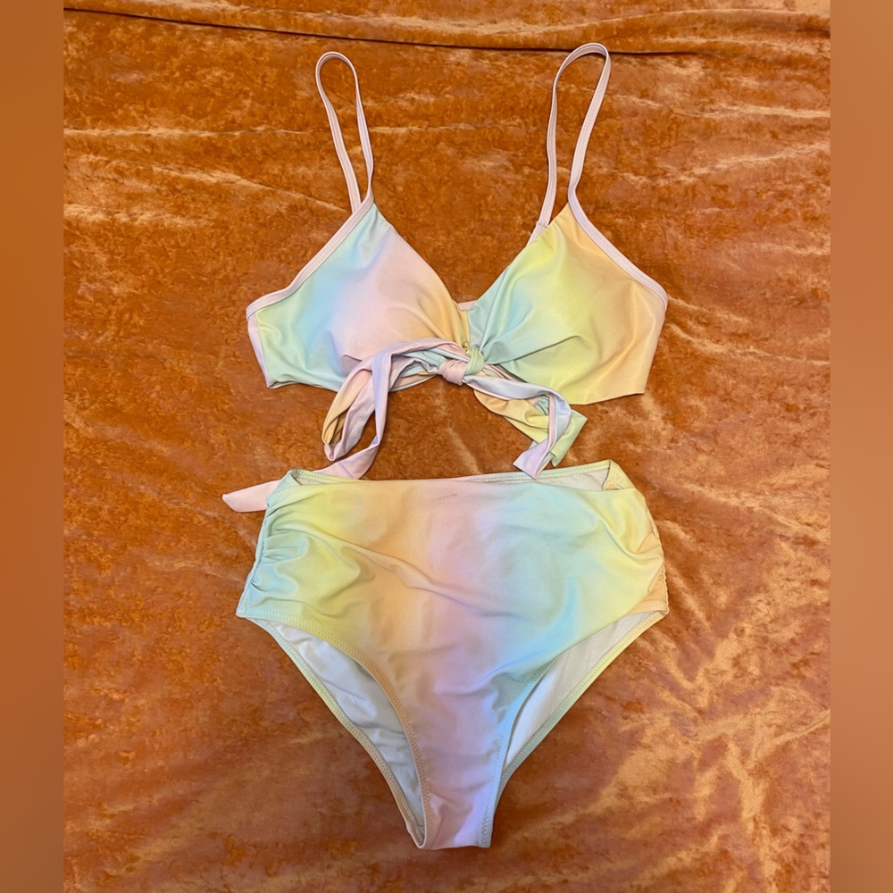 The dye Highwaisted bathing suit